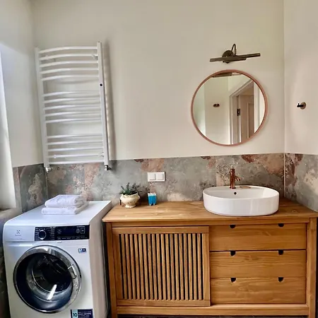 Apartment By The Forest *